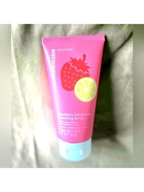 NEW! OLEHENRIKSEN 10% AHA Strawberry Lemonade Smoothing Scrub​ 3 oz
